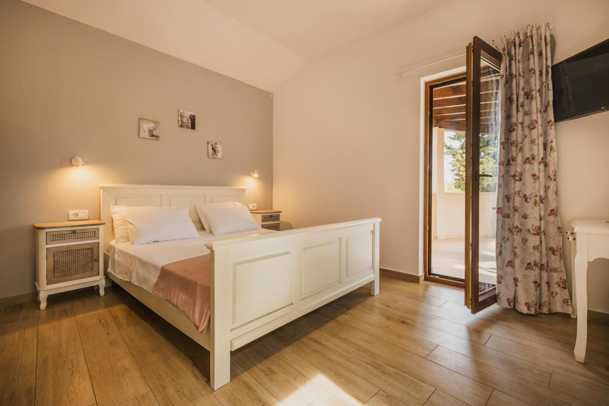 Rooms With Breakfast Near Porec Nova Vas  エクステリア 写真